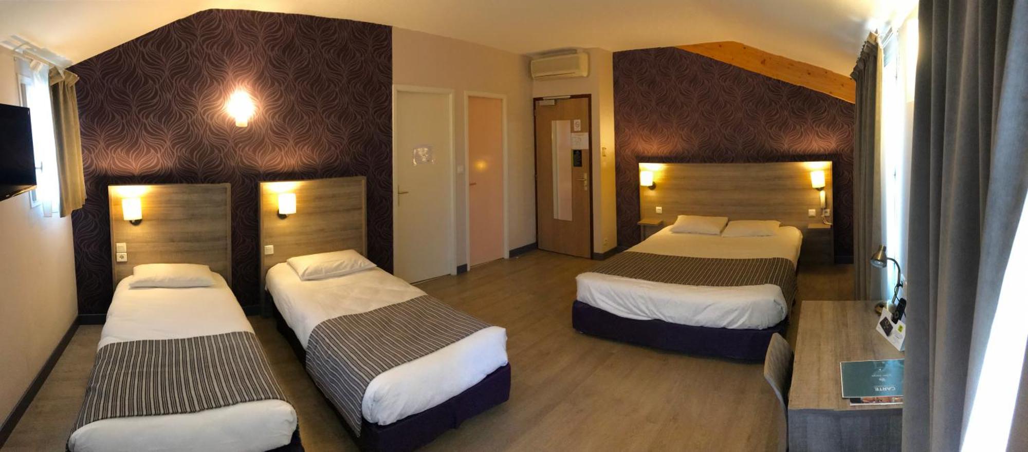 Logis Hotel Le Saint Georges Vivonne エクステリア 写真