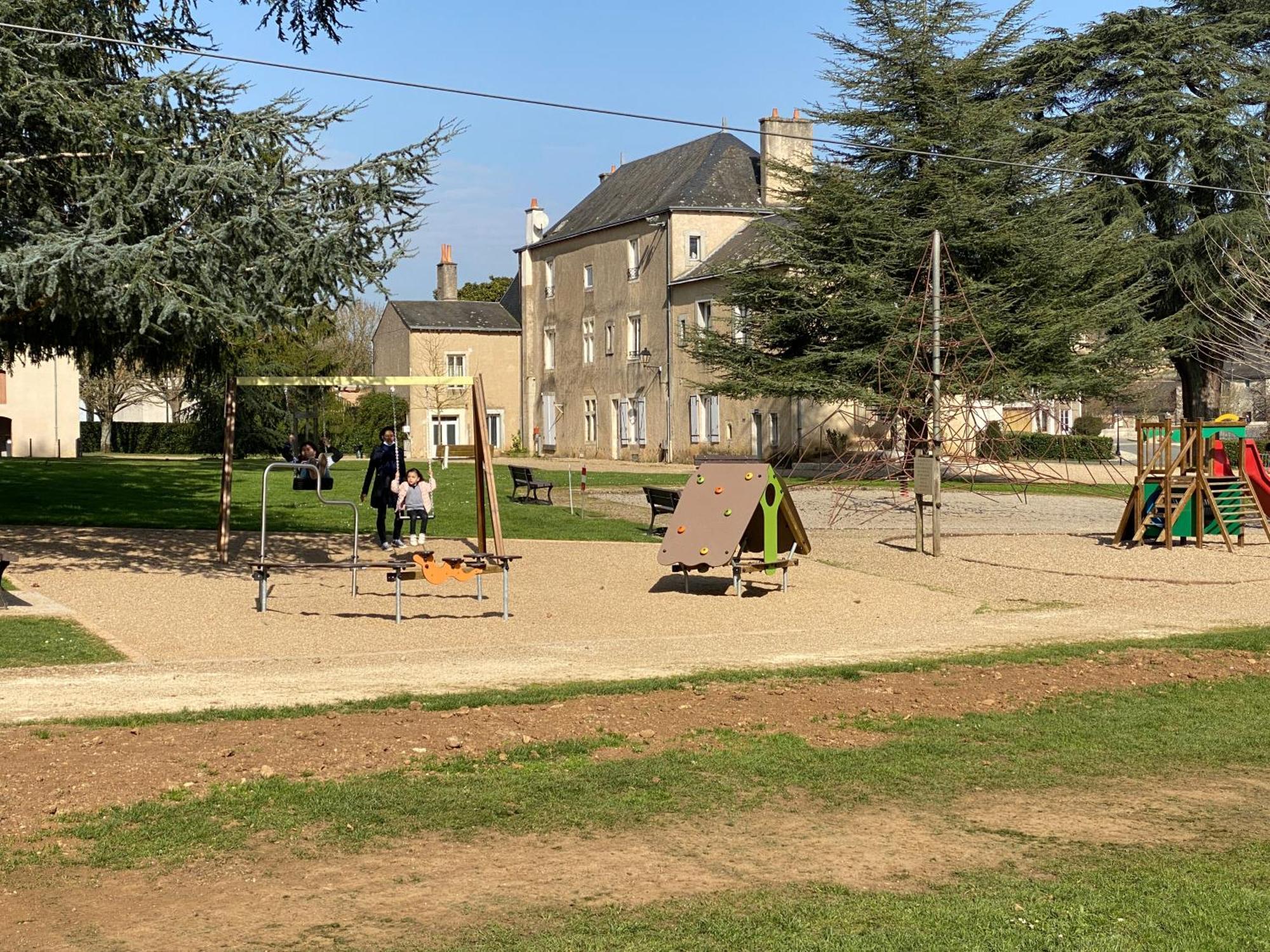 Logis Hotel Le Saint Georges Vivonne エクステリア 写真
