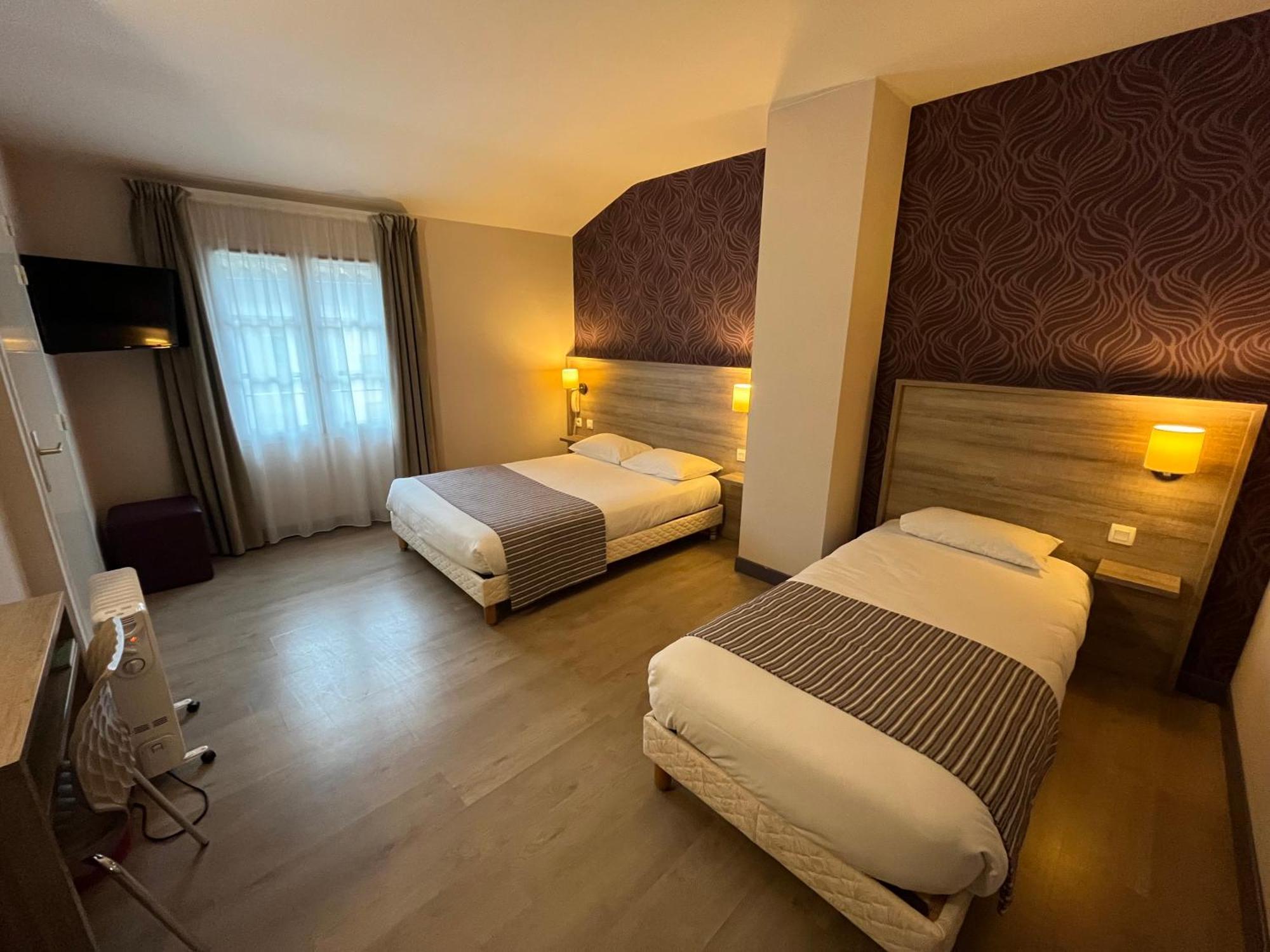 Logis Hotel Le Saint Georges Vivonne エクステリア 写真