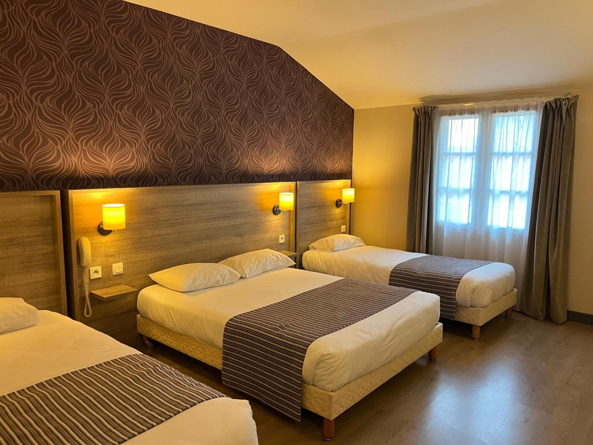 Logis Hotel Le Saint Georges Vivonne エクステリア 写真