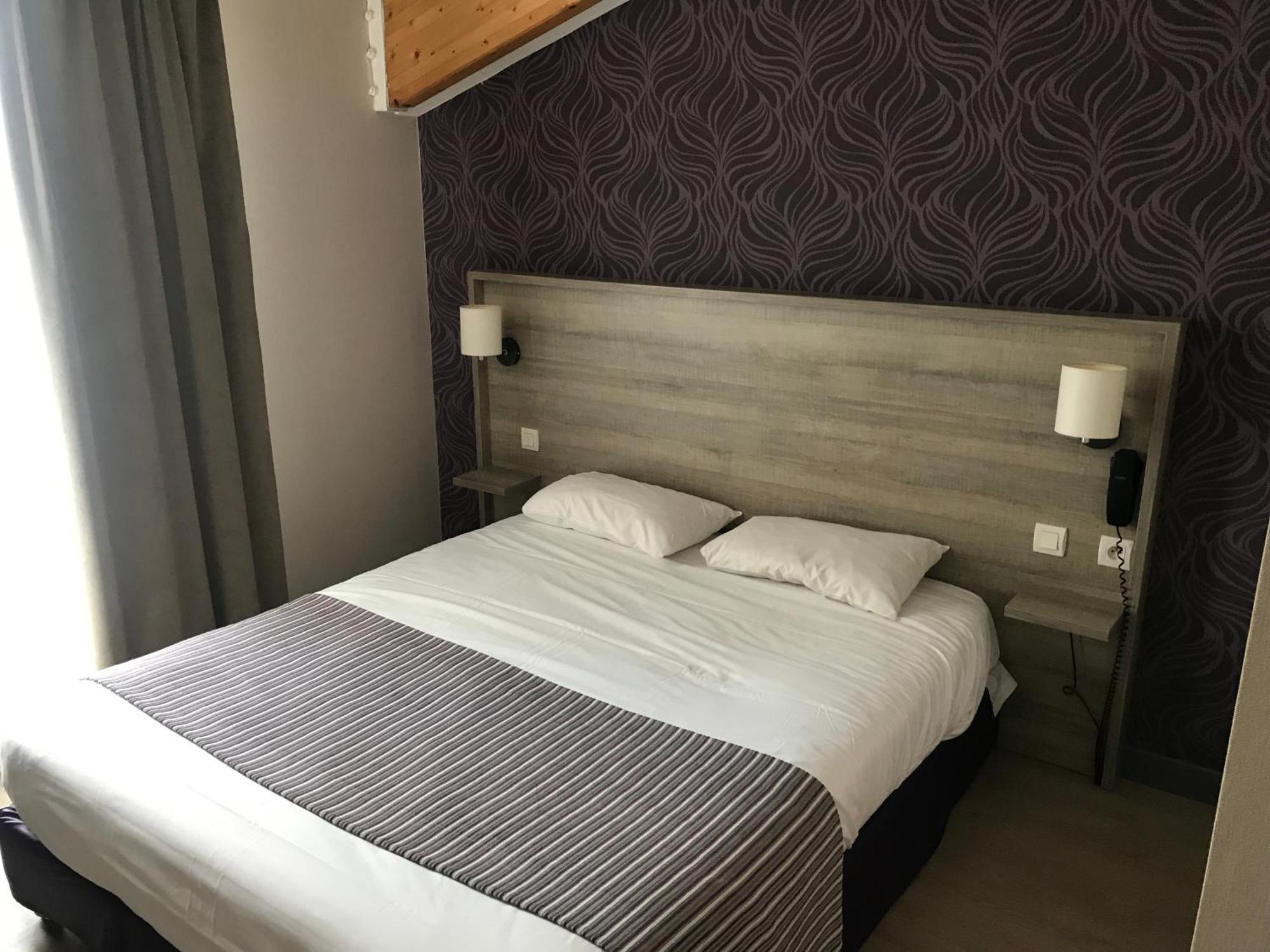 Logis Hotel Le Saint Georges Vivonne エクステリア 写真