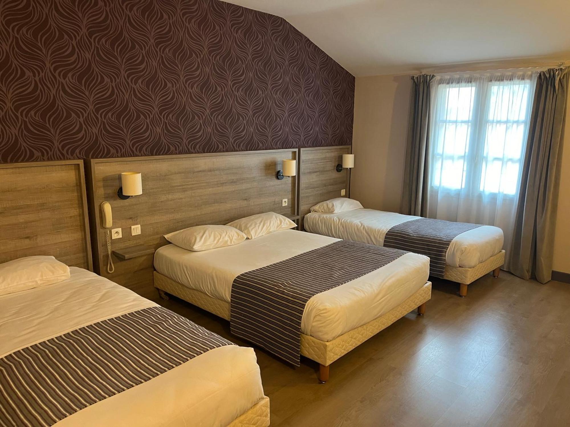 Logis Hotel Le Saint Georges Vivonne エクステリア 写真