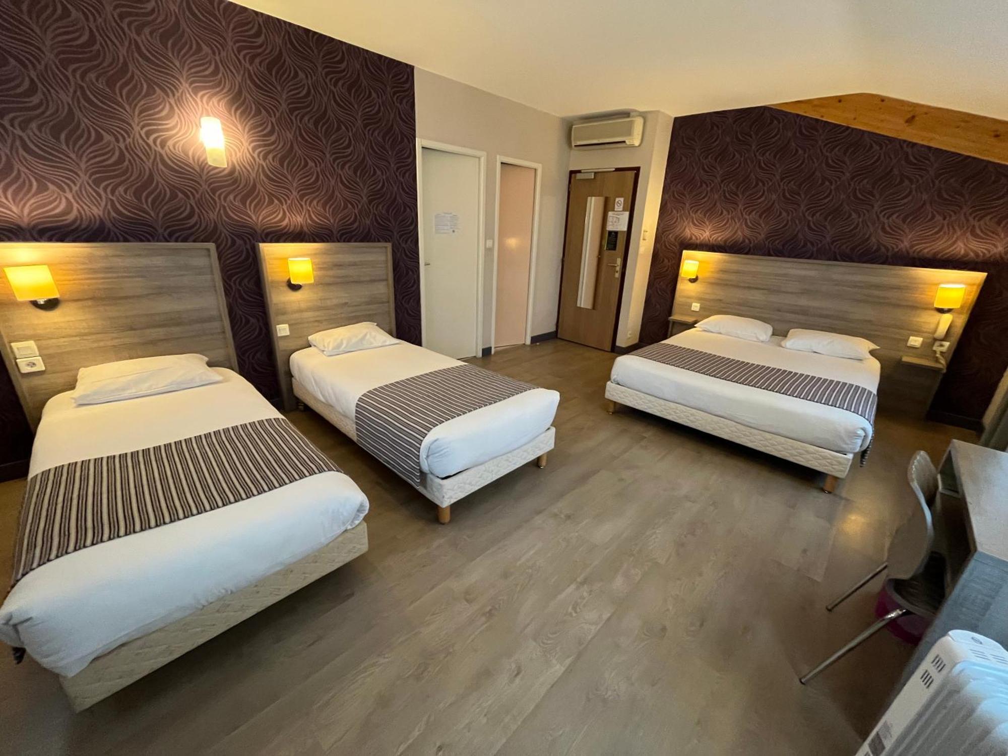 Logis Hotel Le Saint Georges Vivonne エクステリア 写真