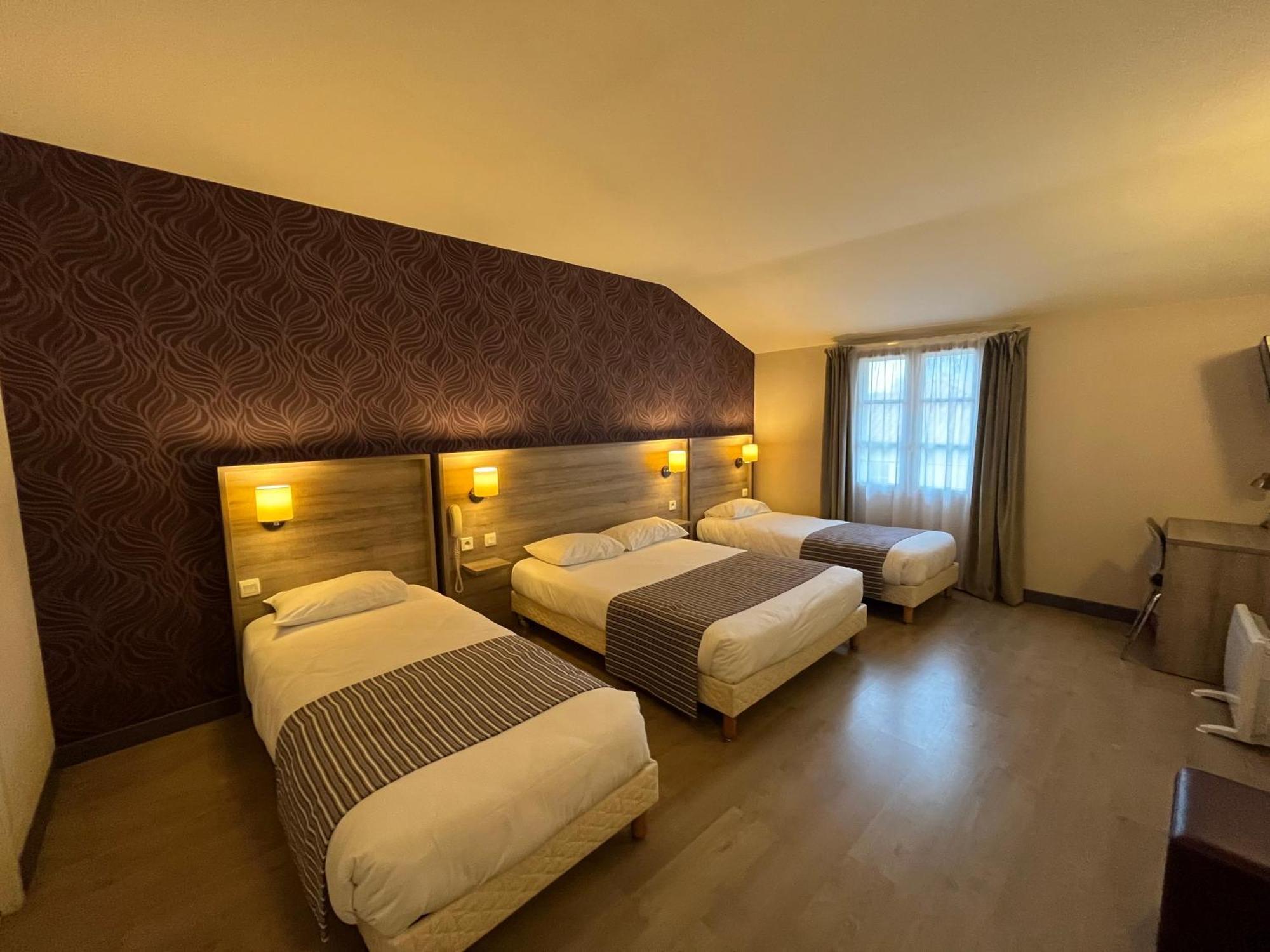 Logis Hotel Le Saint Georges Vivonne エクステリア 写真