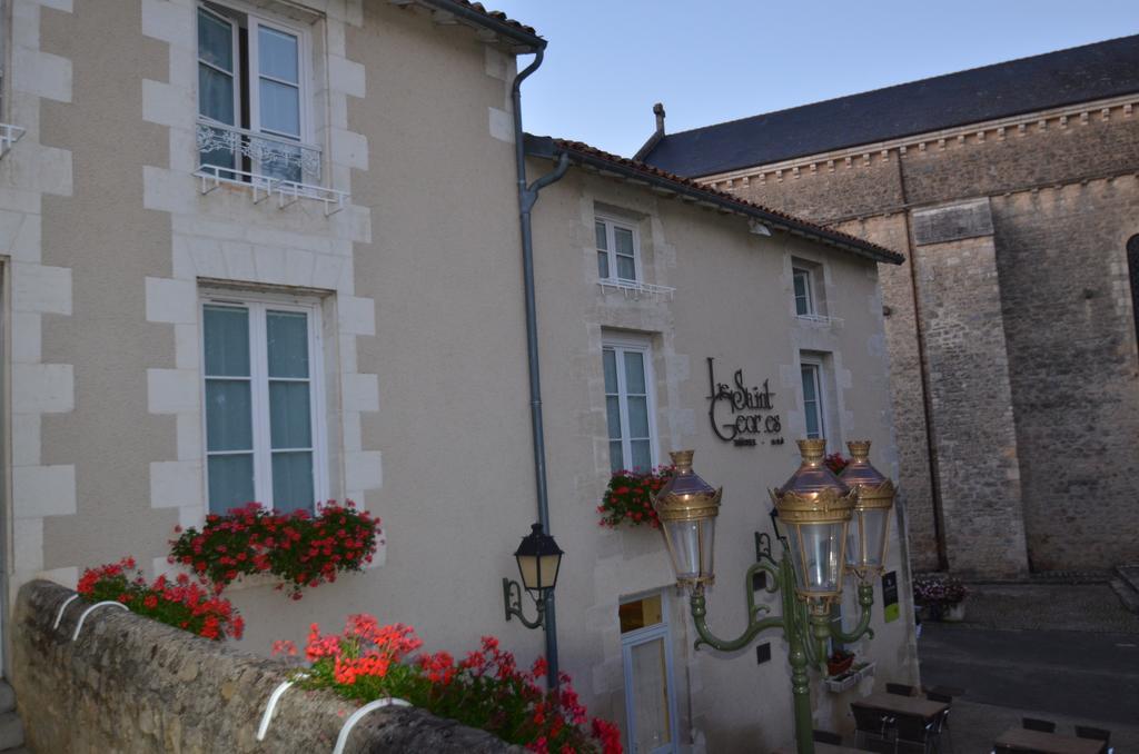 Logis Hotel Le Saint Georges Vivonne エクステリア 写真