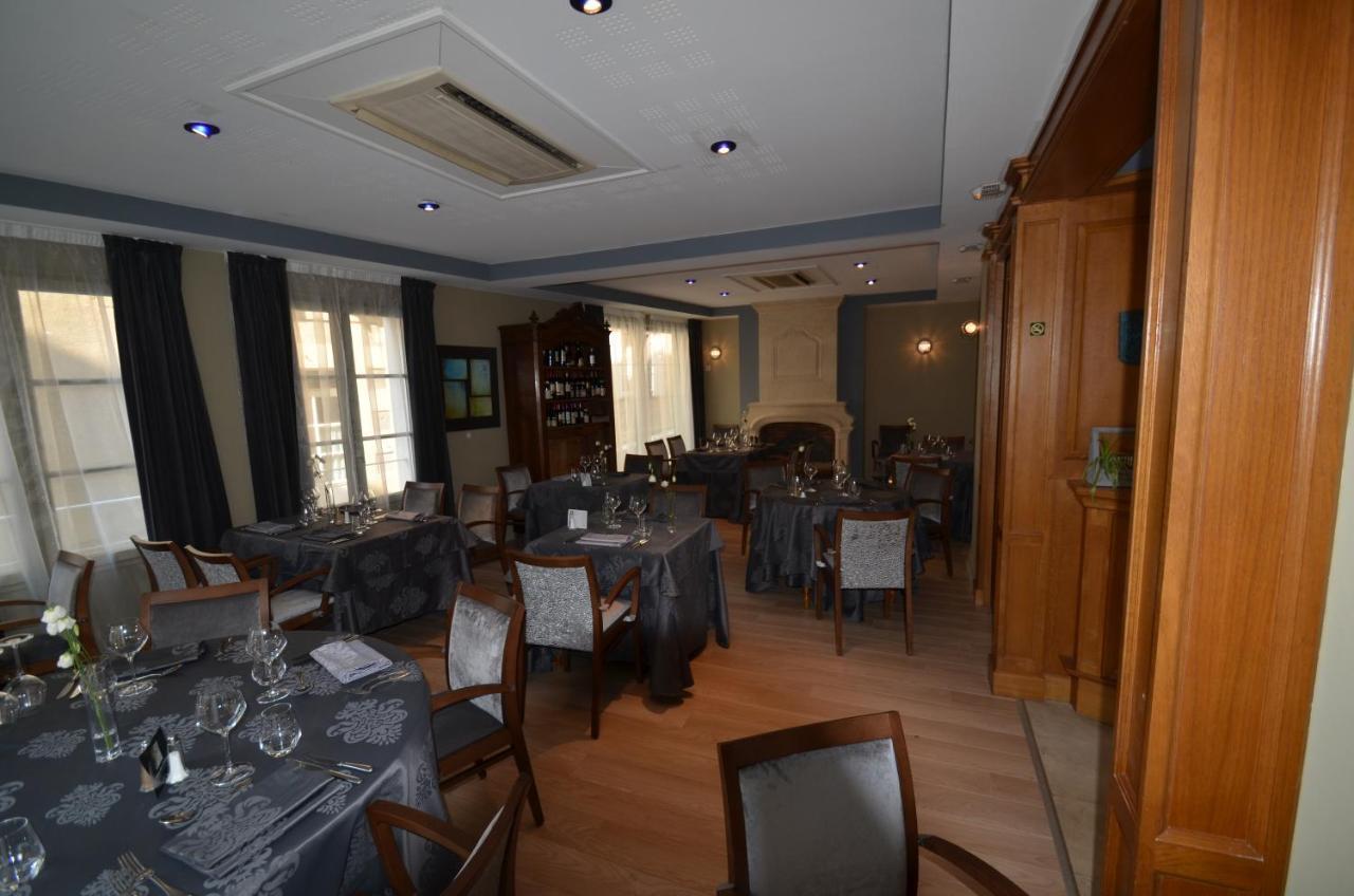 Logis Hotel Le Saint Georges Vivonne エクステリア 写真