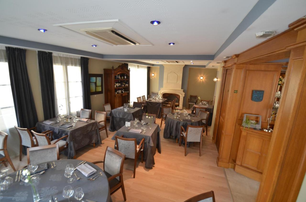 Logis Hotel Le Saint Georges Vivonne エクステリア 写真